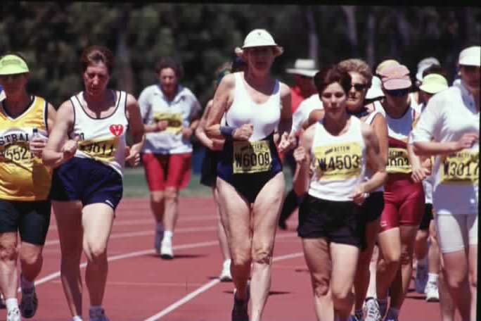 Women running - Photo : NSIC Collection ASC